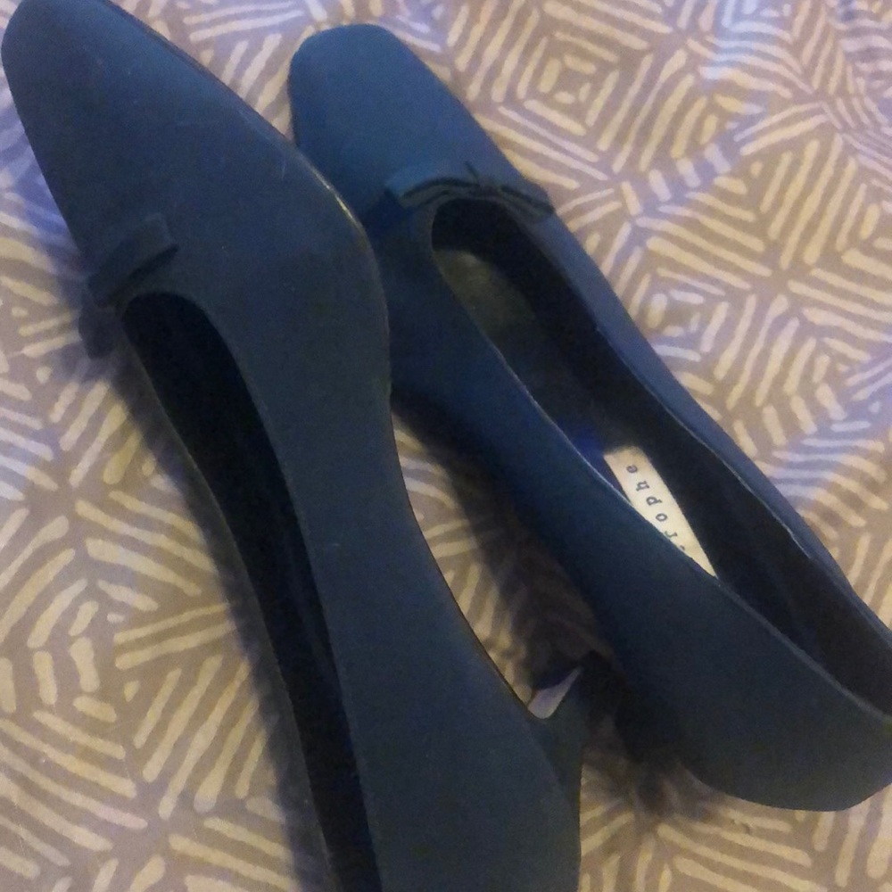 Classy Shoes - Picture 2 of 3